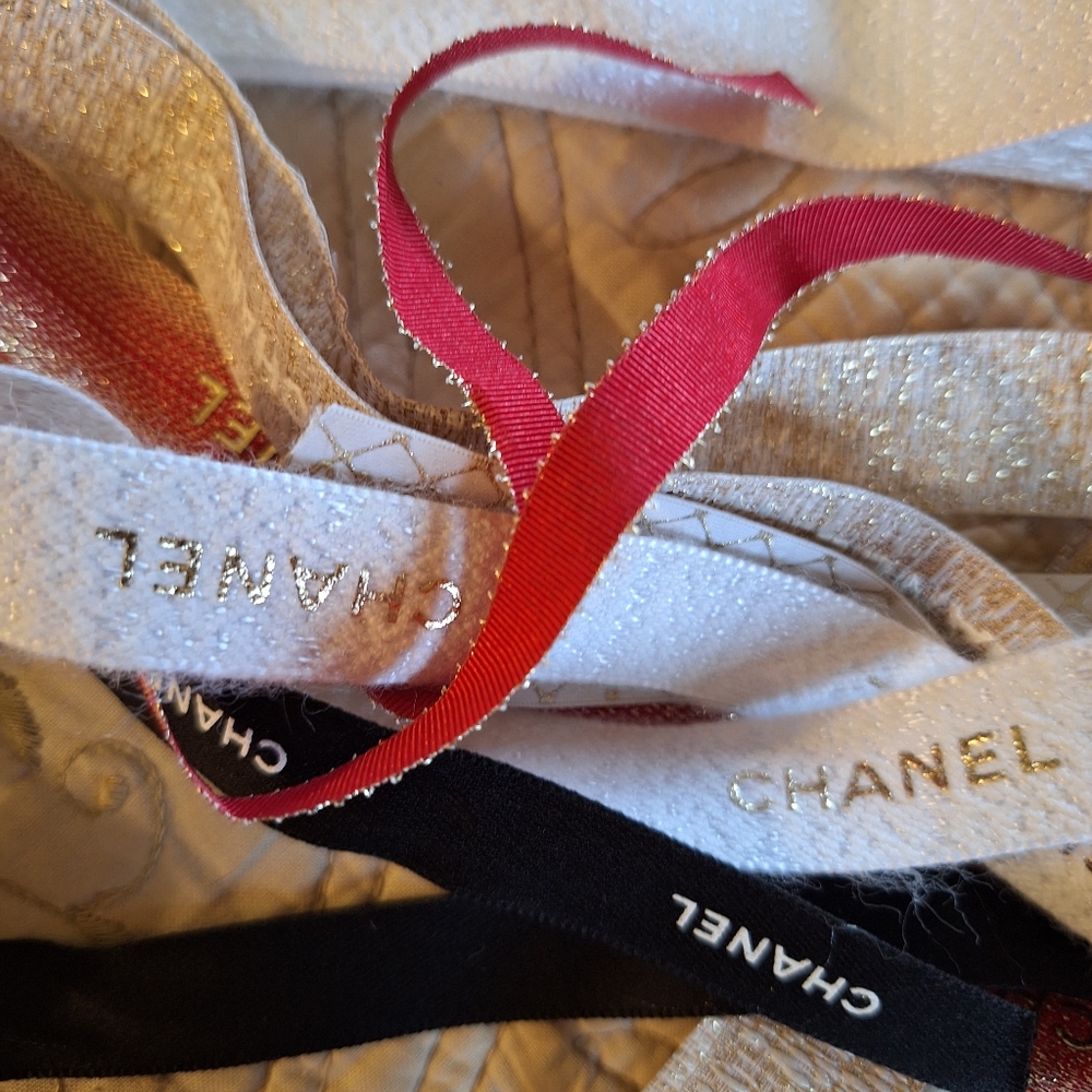 CHANEL Gold Floral and Silver Star Charm and Chanel gift bag accessories - Picture 11 of 12